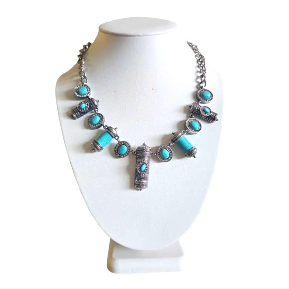 Rare Find Handcrafted / Engraved Howlite & Rhinestone Silver Tone Necklace. - Picture 6 of 6